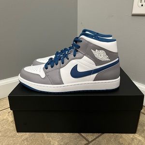 Jordan 1 Mid True Blue